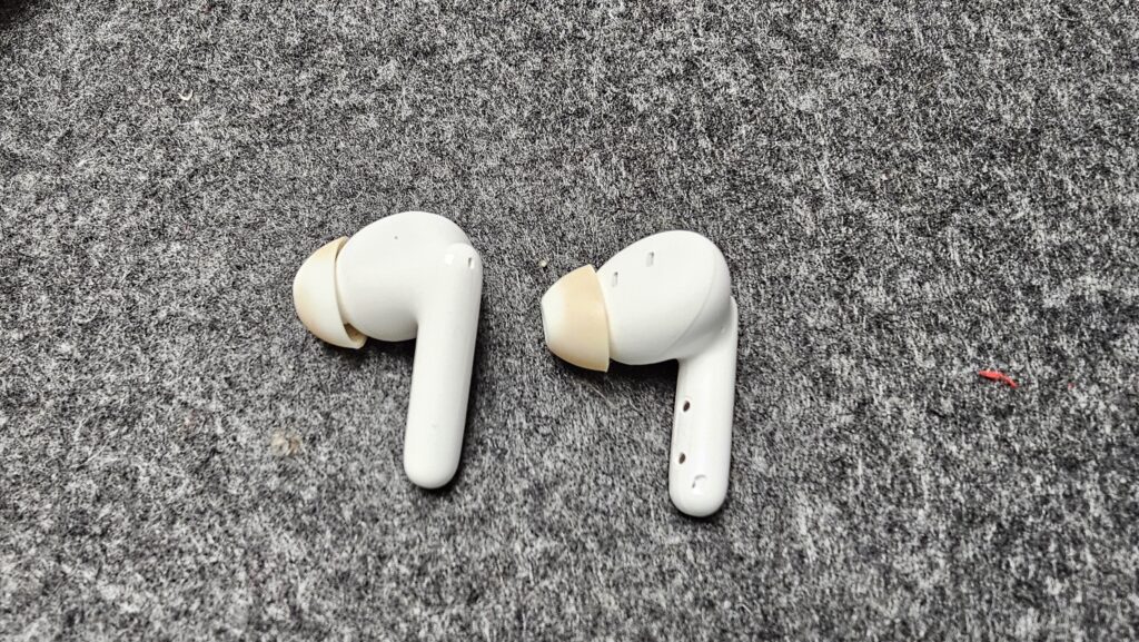 QCY T13 ACN2 eartip yellowing